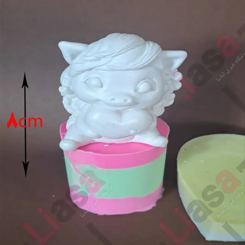 قالب اسب قلب در دست - Image 1